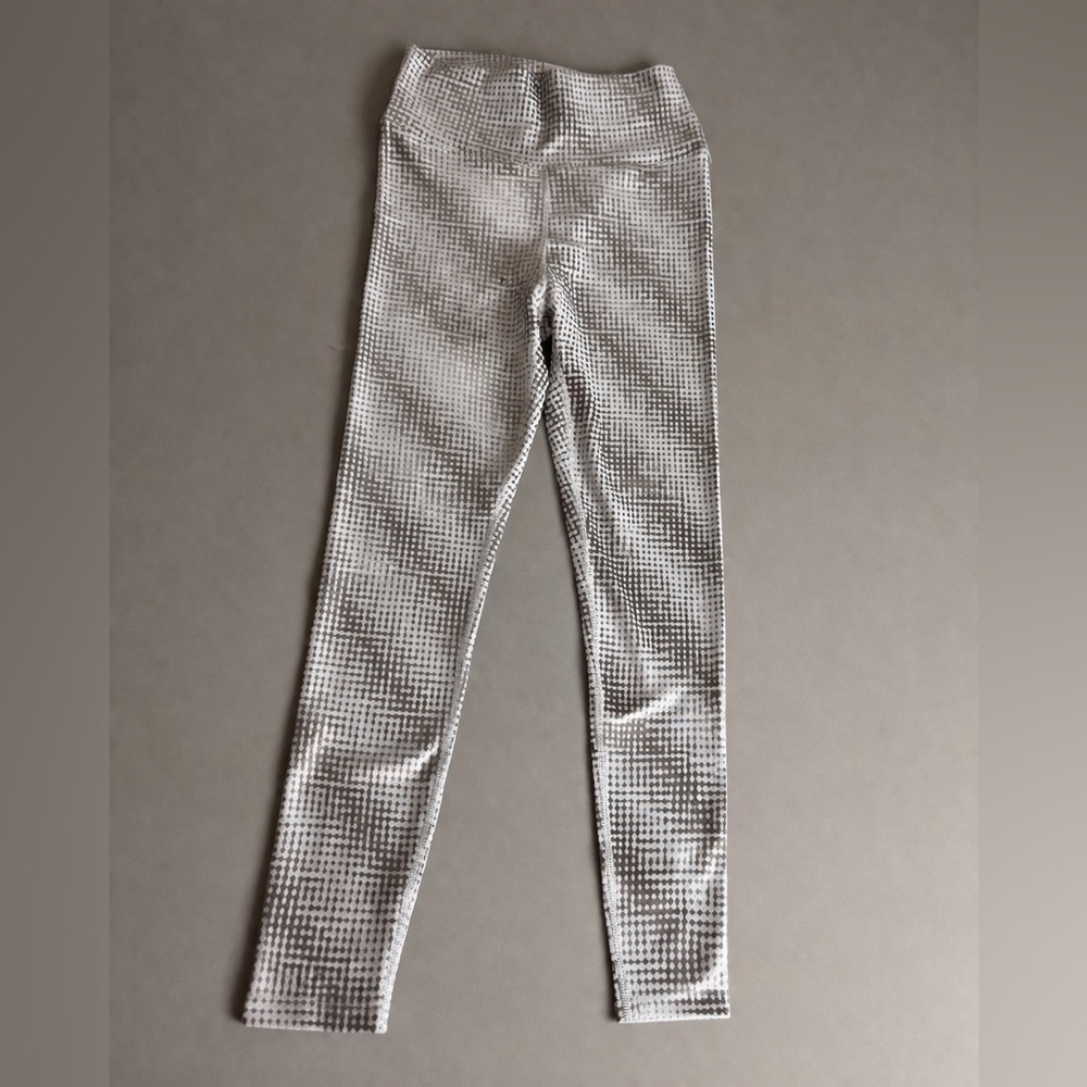 Peloton women’s leggings- Large- NWT-Show UP foil color